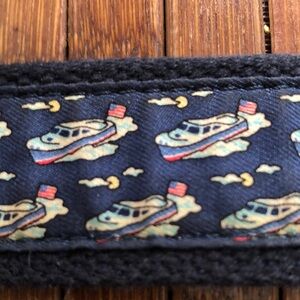 New men’s belt size 32 vineyard vines dark brown leather with boats and USA 🇺🇸